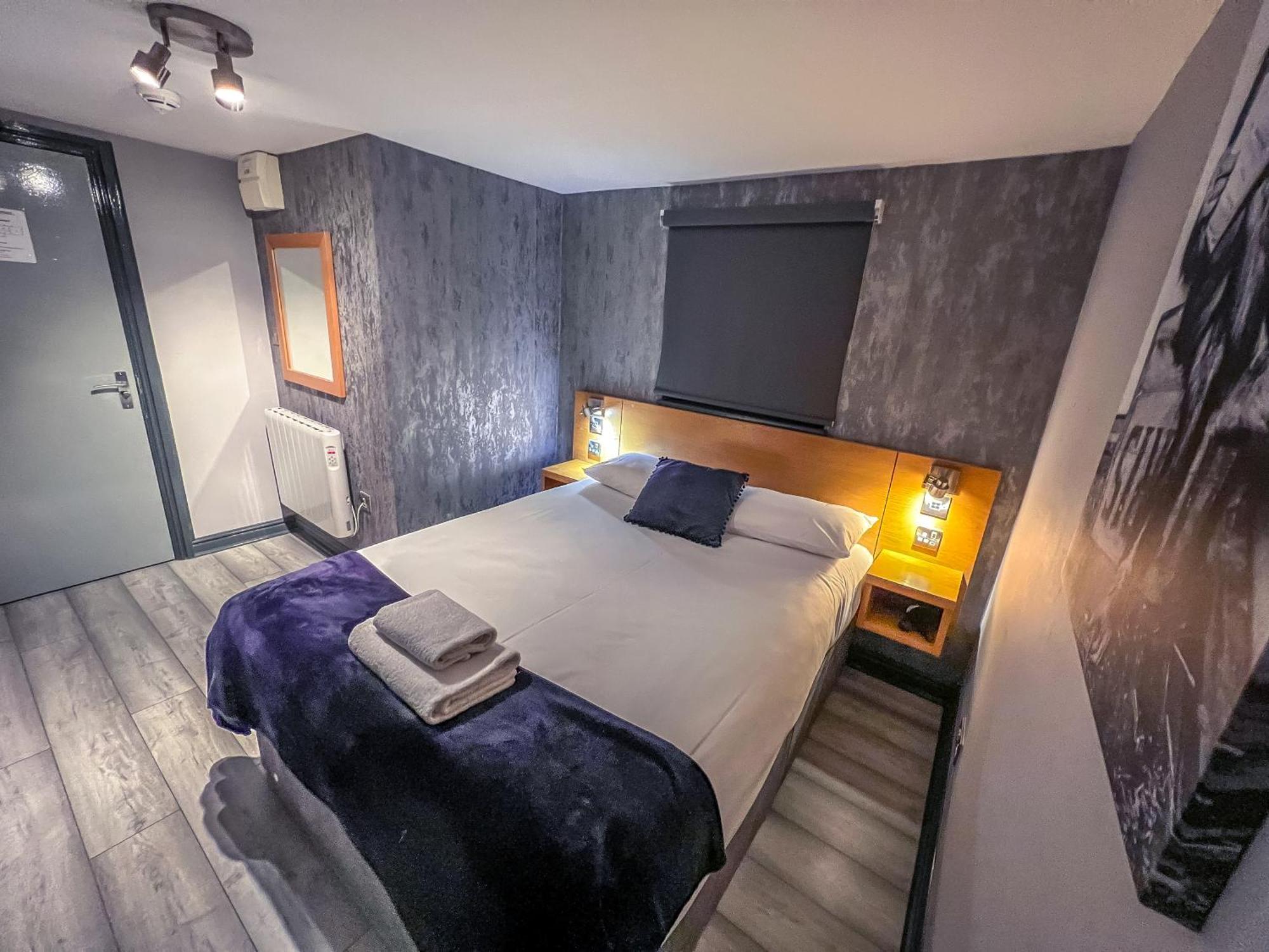 Twenty And Bar Hotel