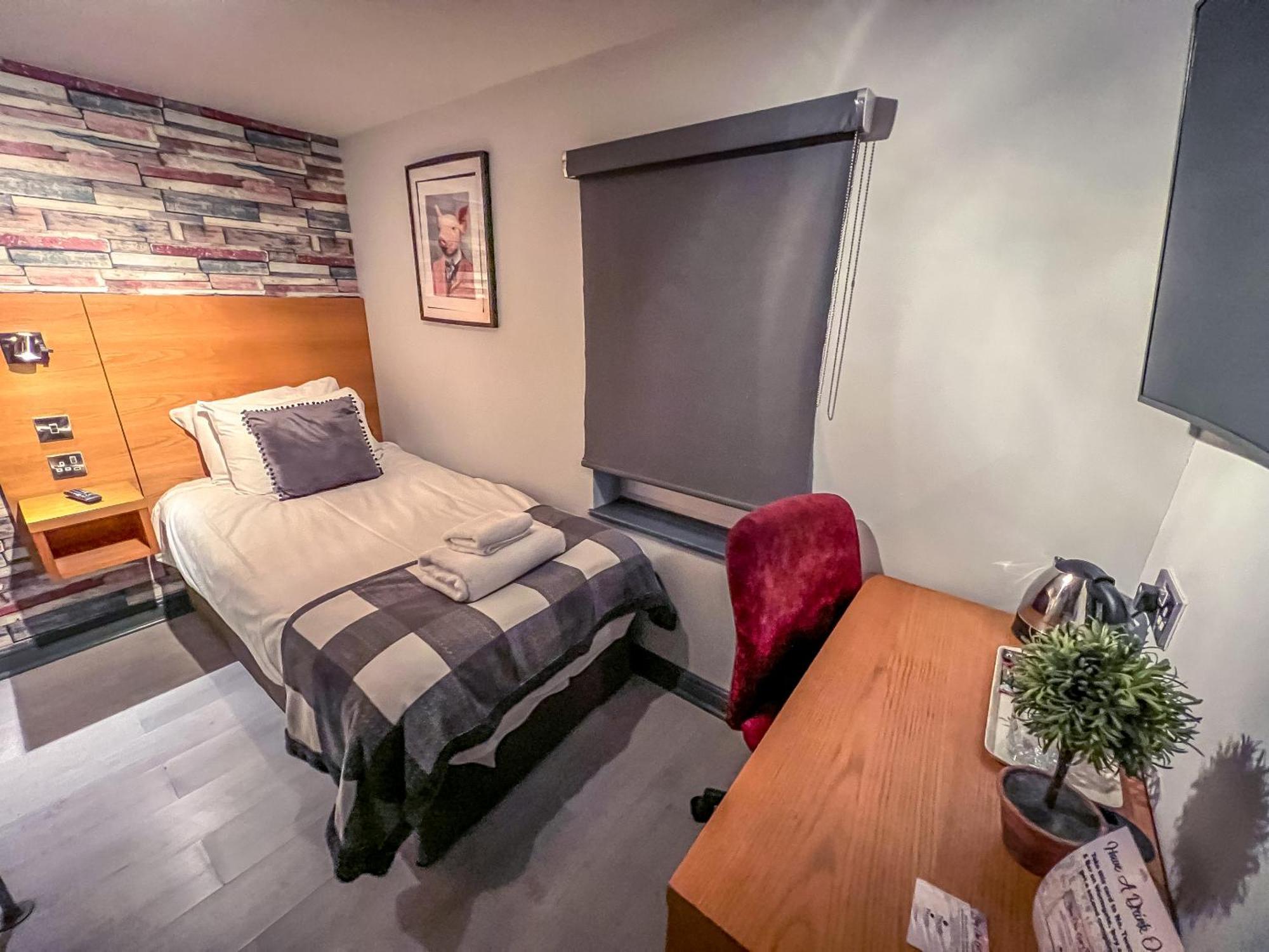 Twenty And Bar Hotel 3*