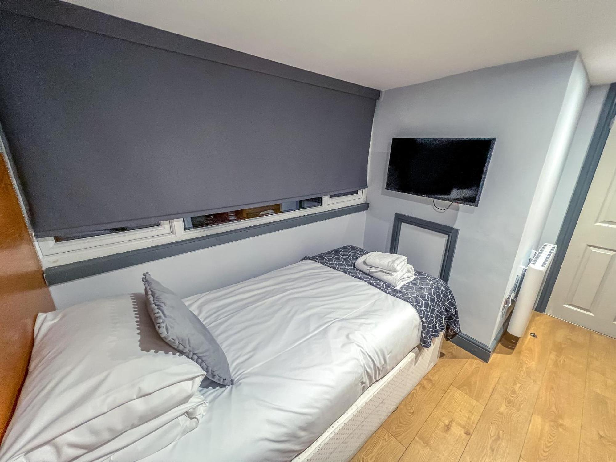 Hotel Twenty And Bar 3*