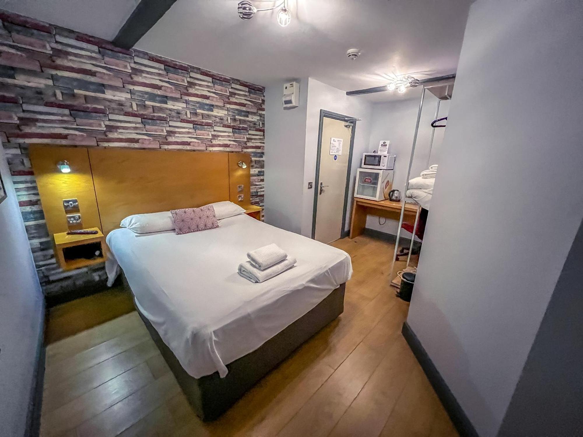 Hotel Twenty And Bar
