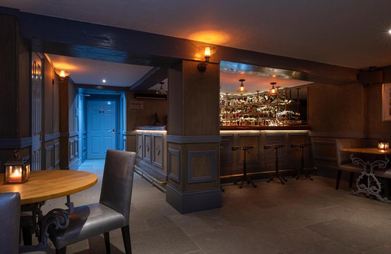 Twenty And Bar
