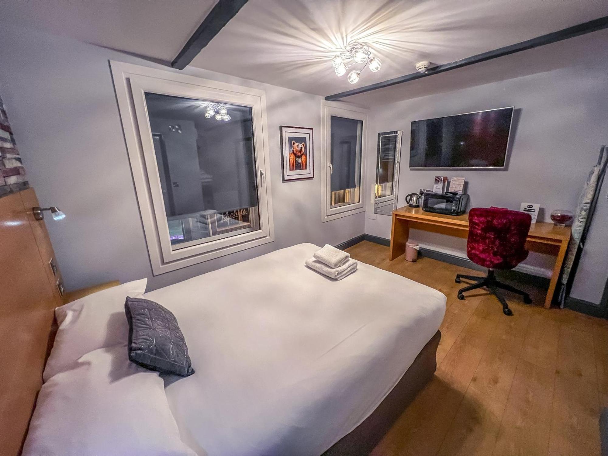Twenty And Bar Hotel