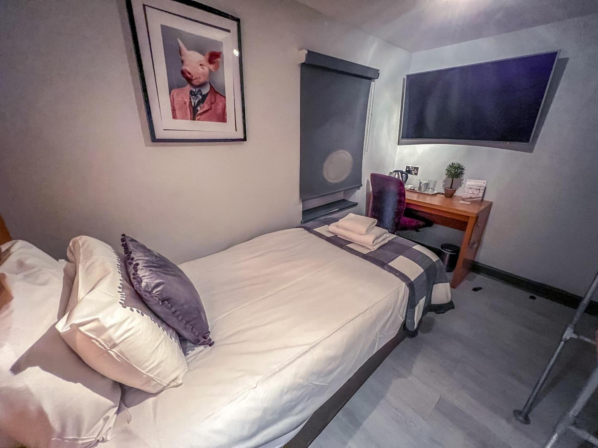 Hotel Twenty And Bar 3*
